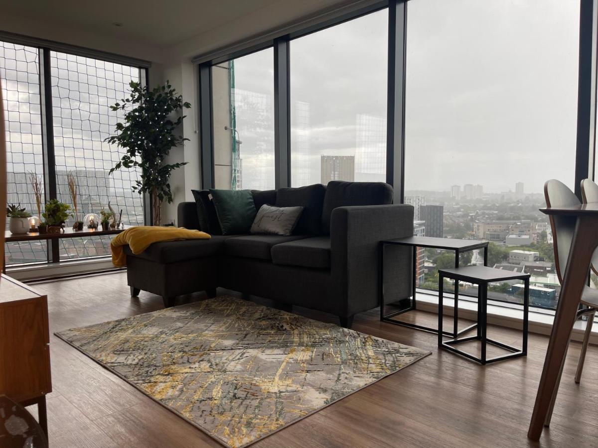 Luxury 2 Bedroom En-Suite Apartment Balcony Views Manchester Dış mekan fotoğraf