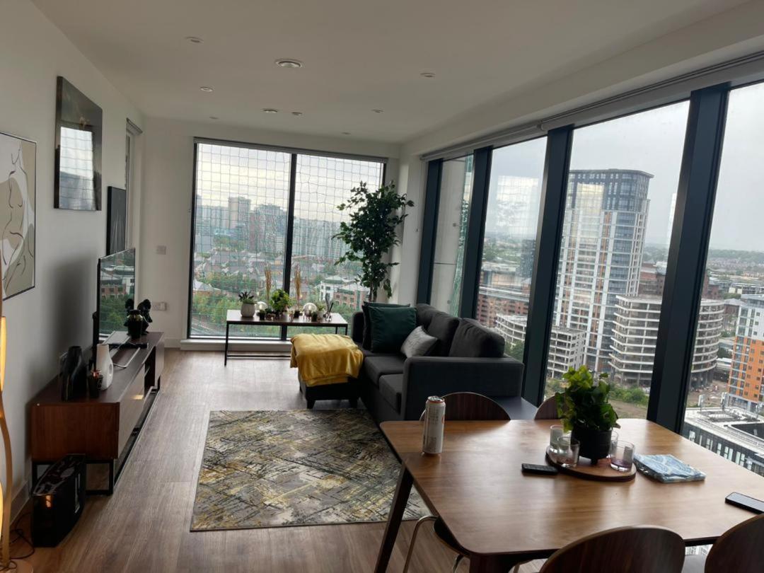 Luxury 2 Bedroom En-Suite Apartment Balcony Views Manchester Dış mekan fotoğraf
