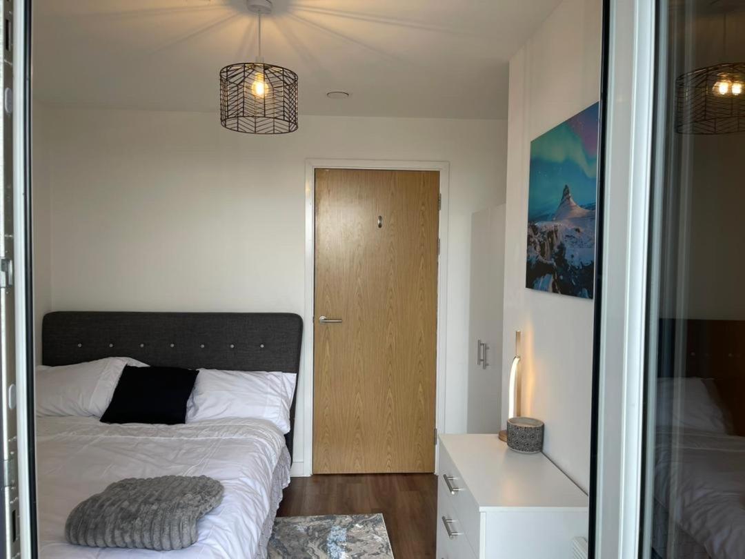 Luxury 2 Bedroom En-Suite Apartment Balcony Views Manchester Dış mekan fotoğraf